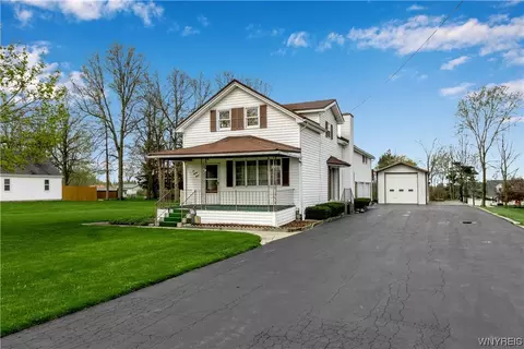 688 Town Line Rd, Lancaster, NY 14086