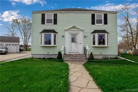 15 W Park Rd, Grand Island, NY 14072