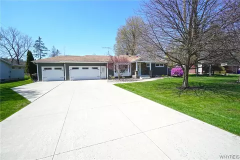 1244 Greenfield Dr, Alden, NY 14004