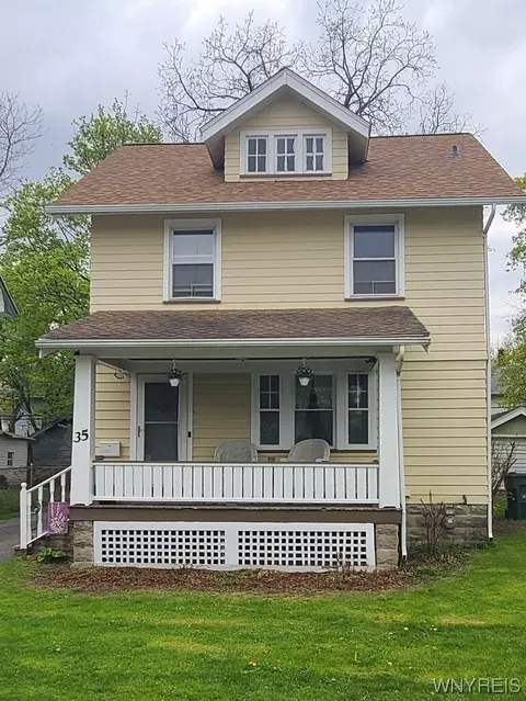 35 Devonshire Ct, Rochester, NY 14619