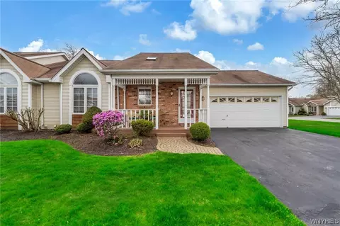 7 Bird Walk Ln, Amherst, NY 14221
