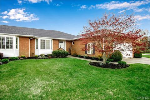 2 Saint Charles Ct, Amherst, NY 14221