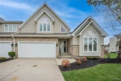 315 White Oak Ln, Grand Island, NY 14072