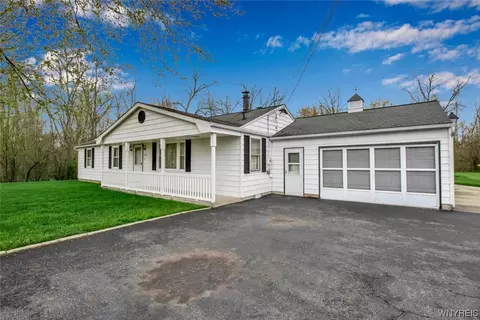 6443 Aiken Rd, Pendleton, NY 14094