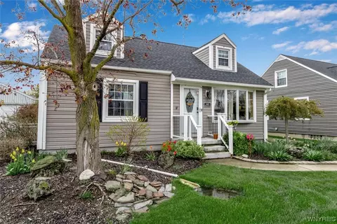 145 Wrexham Ct S, Tonawanda, NY 14150