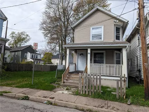 140 Elm St, Lockport, NY 14094