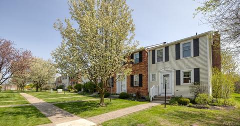 22 Queens Guard Walk, Tonawanda, NY 14150
