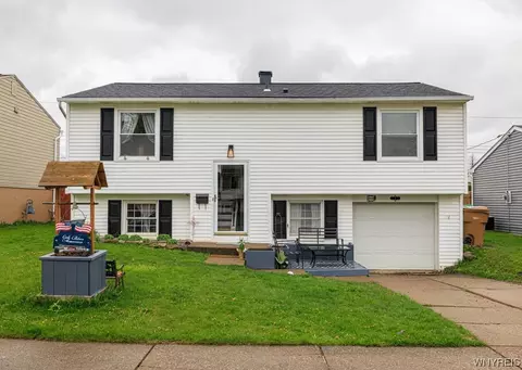 7 W Toulon Dr, Cheektowaga, NY 14227