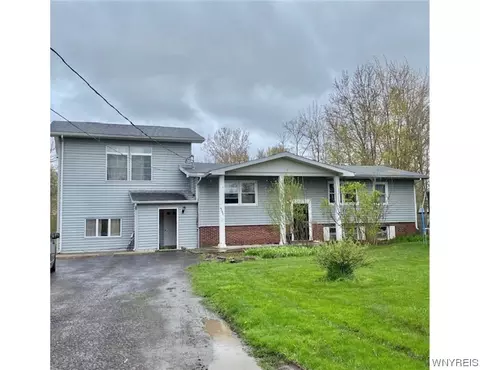 4240 Mapleton Rd, Pendleton, NY 14094
