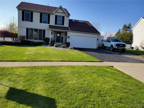 3355 Creekview Dr, Hamburg, NY 14075