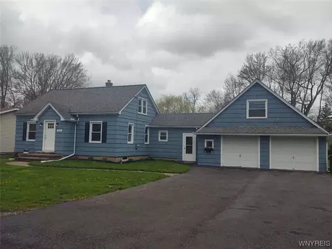 140 Greenwood Cir, North Tonawanda, NY 14120