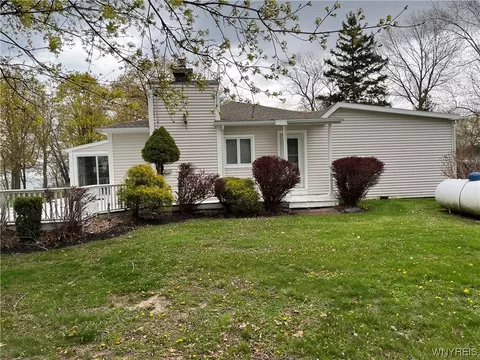 3053 Weeks Cir, Porter, NY 14174