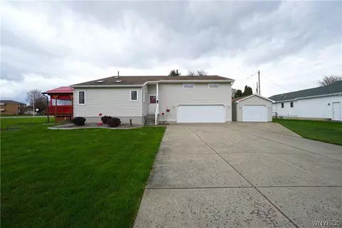 490 S Shore Blvd, Lackawanna, NY 14218