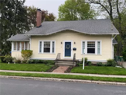 25 Pleasant Ave, Hamburg, NY 14075