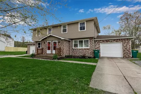 6802 Pin Oak Dr, Boston, NY 14025