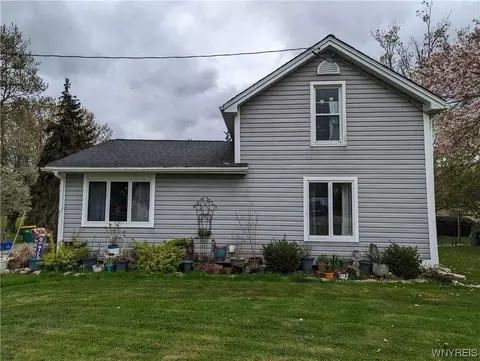 5480 Stone Rd, Lockport, NY 14094