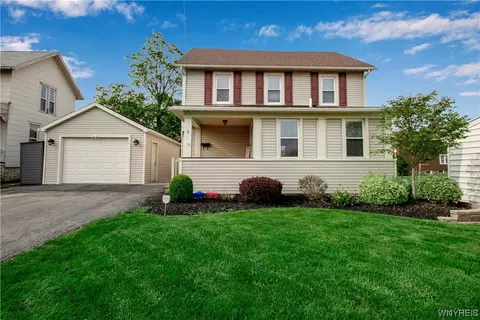 2 Cedar St, Lockport, NY 14094