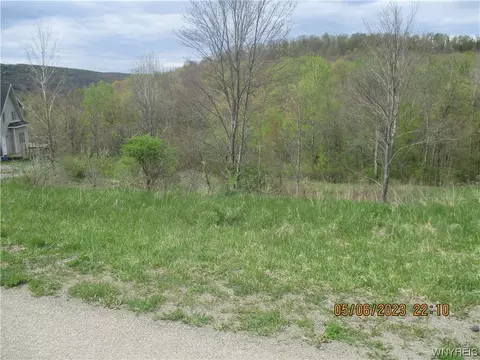 5757 Bonn E, Great Valley, NY 14741