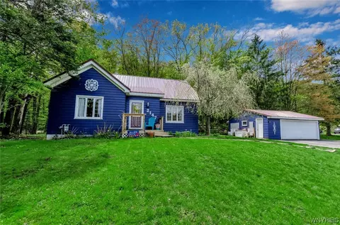 2147 Lewis Rd, Aurora, NY 14139