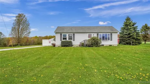 1758 Edmunds Rd, Freedom, NY 14065