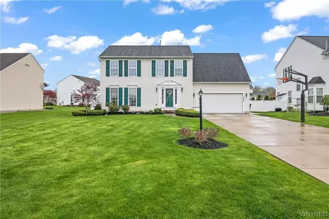 2434 King Fisher Ln, Wheatfield, NY 14304