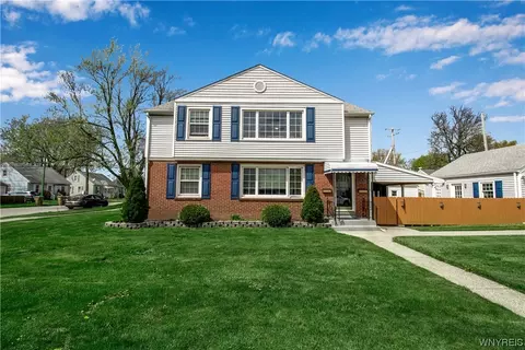 5 Robert Ct, Cheektowaga, NY 14225
