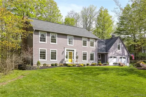 18 Middlebury Rd, Orchard Park, NY 14127