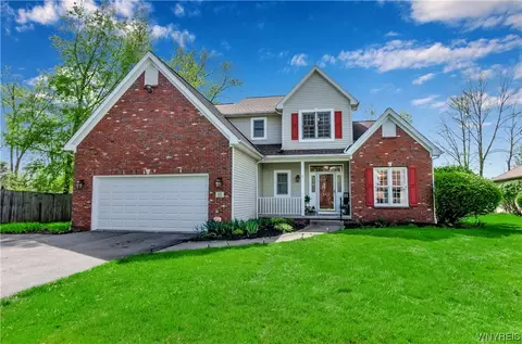 55 Gatehouse Ln, East Amherst, NY 14051