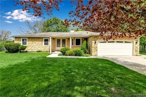 4356 Sunset Ct, Lockport, NY 14094