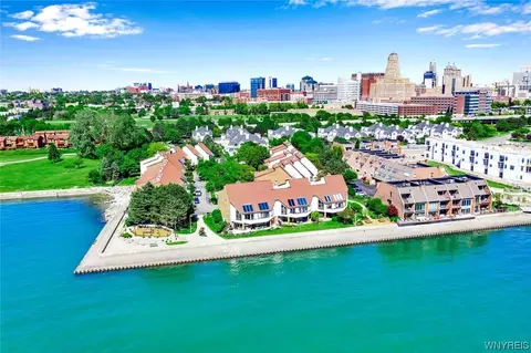34 Harbour Pointe, Buffalo, NY 14202