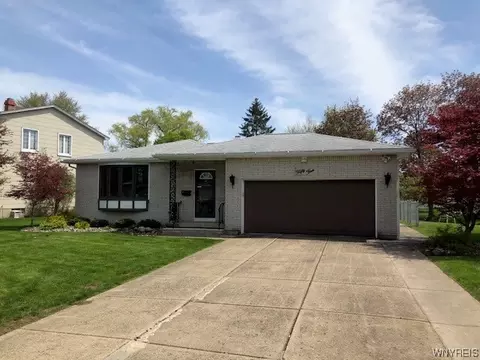 55 Dorset Dr, Depew, NY 14043