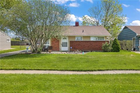 77 Schwegler Rd, Grand Island, NY 14072