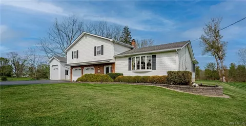 2977 Ewings Rd, Newfane, NY 14108