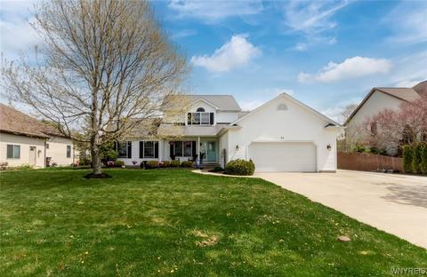 55 E Royal Hill Dr, Orchard Park, NY 14127