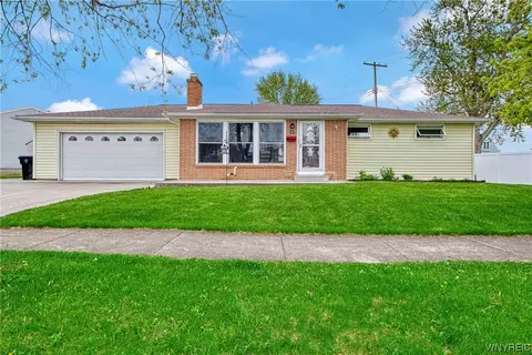 38 Plymouth Dr, Tonawanda, NY 14150