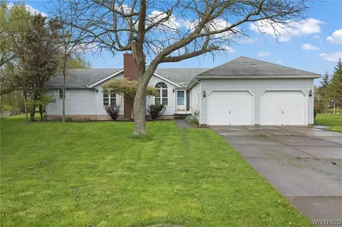 357 Cardinal Ln, Grand Island, NY 14072
