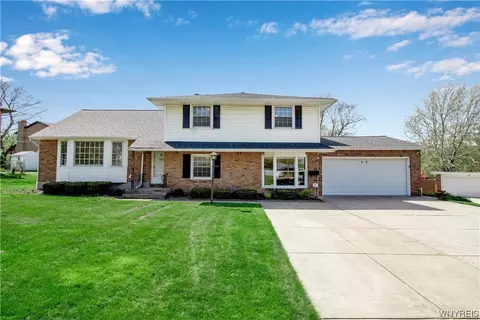 20 Evanshire Ln, Amherst, NY 14221