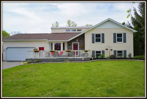 5650 Young Rd, Lockport, NY 14094