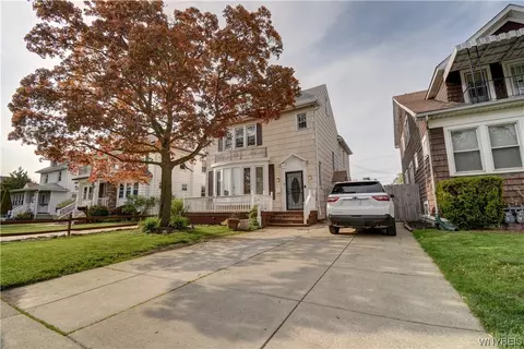 151 W Girard Blvd, Kenmore, NY 14217