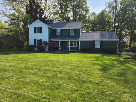 19 Timberlake Dr, Orchard Park, NY 14127