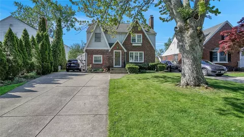 47 Neumann Pkwy, Buffalo, NY 14223