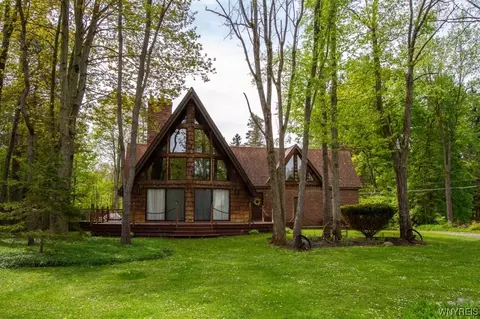 7302 Boston State Rd, Hamburg, NY 14075
