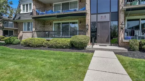17 Georgian Ln #1, Amherst, NY 14221