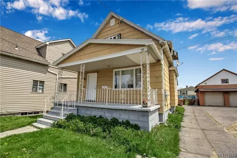 97 Meadowbrook Pkwy, Cheektowaga, NY 14206