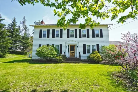 24 Capitol Hts, Holland, NY 14080