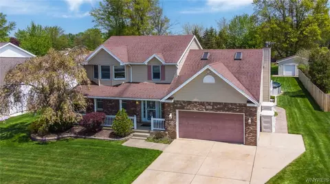 7217 Balla Dr, Wheatfield, NY 14120