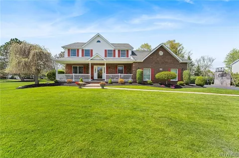 5558 Woodsedge Ct, Buffalo, NY 14221