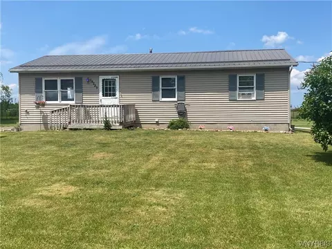 15725 Mansfield Rd, Holley, NY 14470