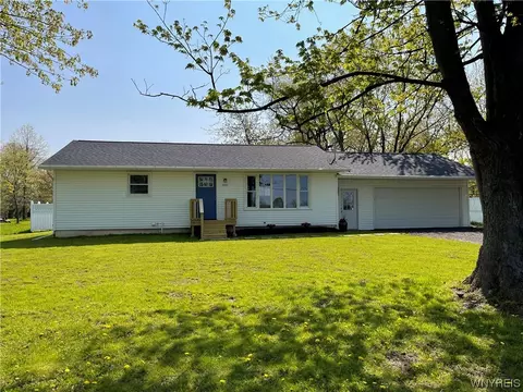 7051 Campbell Blvd, Pendleton, NY 14120