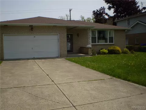 69 Lexington Grn, West Seneca, NY 14224